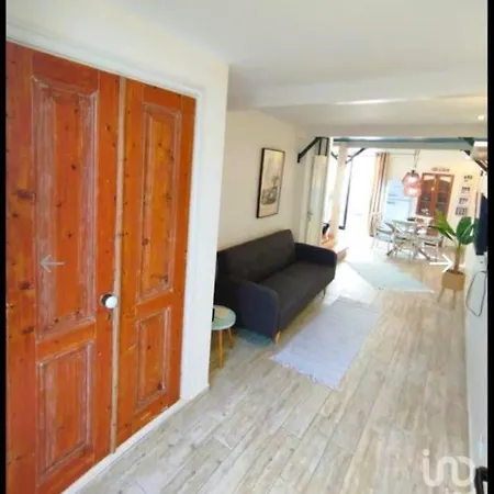 Cozy House In Center