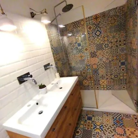 Cozy House In Center بيت للعطل فارو